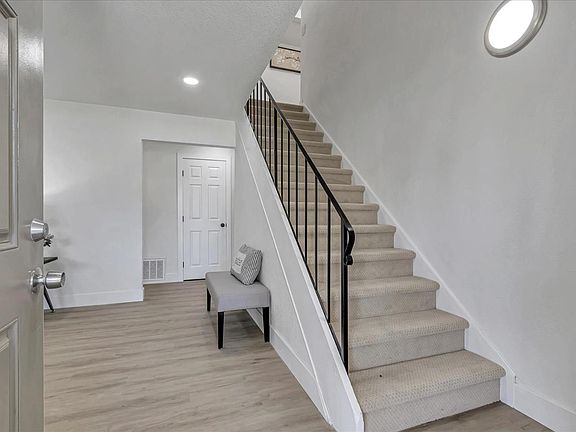 5th image of 1542 Meadow Glen Ct