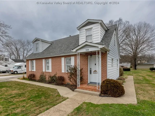 926 Roosevelt Blvd, Eleanor, WV 25070