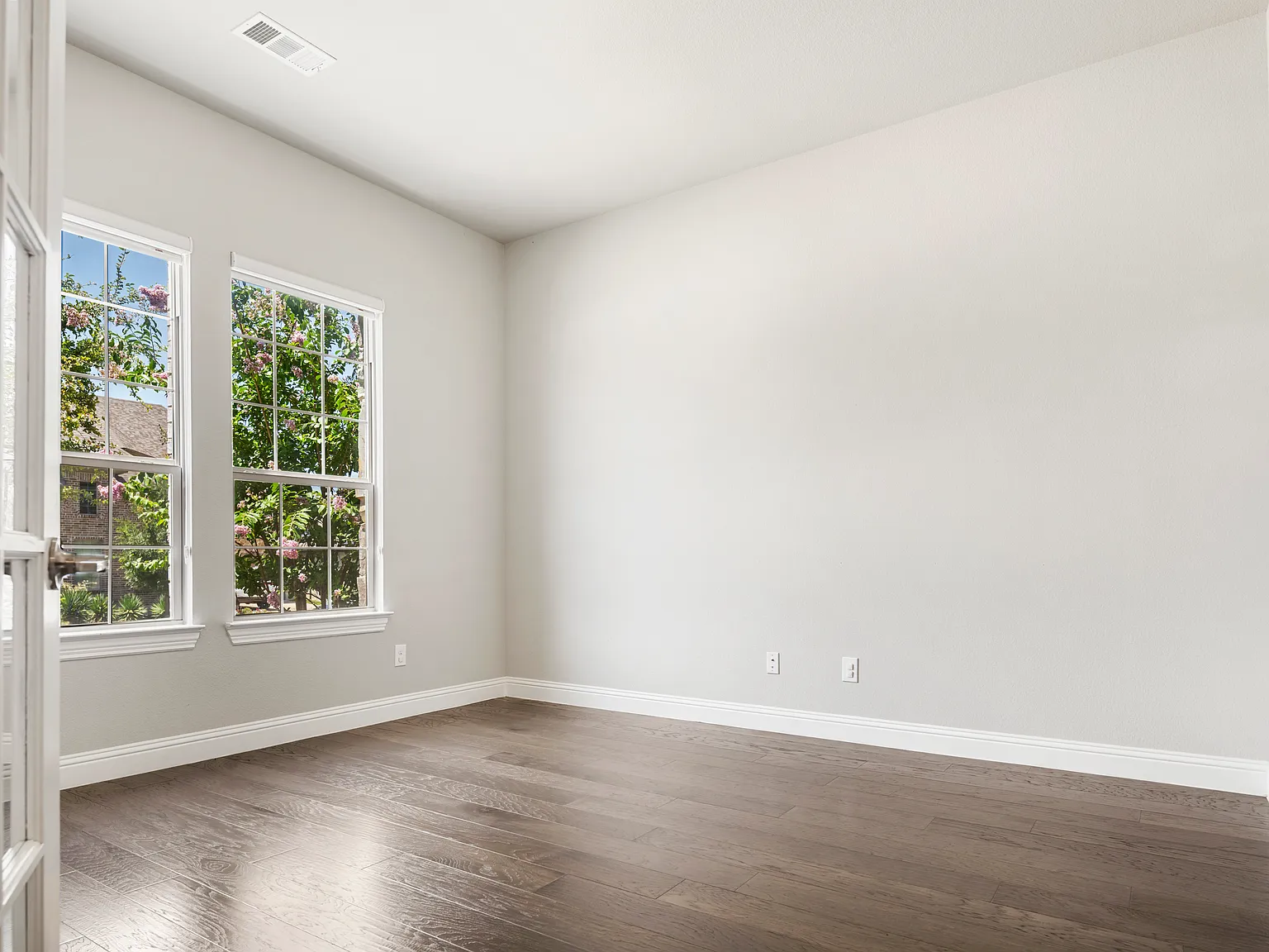 3 bed, 2.5 bath, 2215 sqft, $2,700 — Photo 3