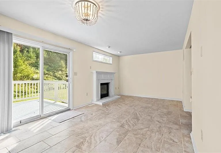 510 Village Green Blvd W — Photo 10