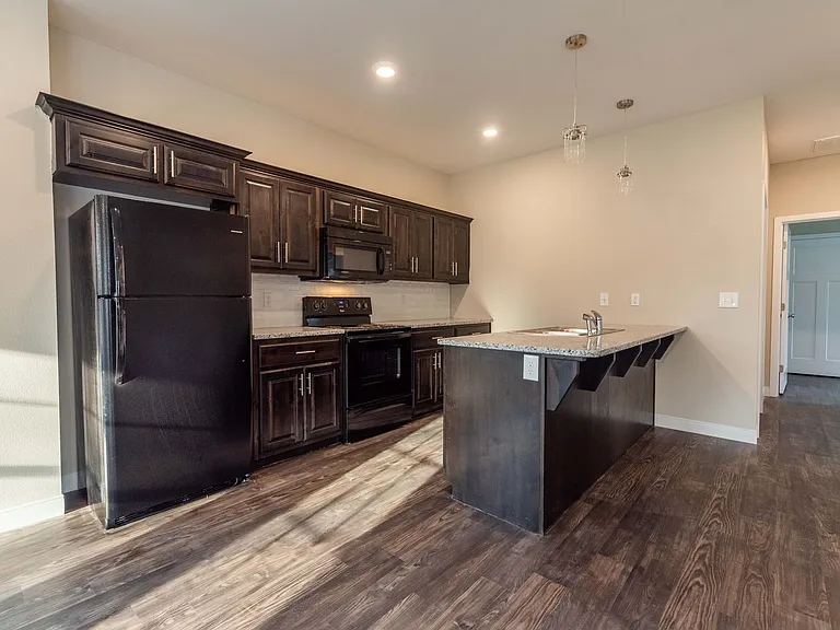 719 S. Main Ave — Photo 4