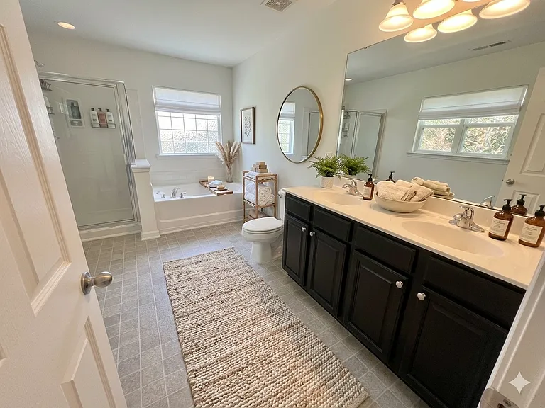 Large Master Bath-Virtually Staged