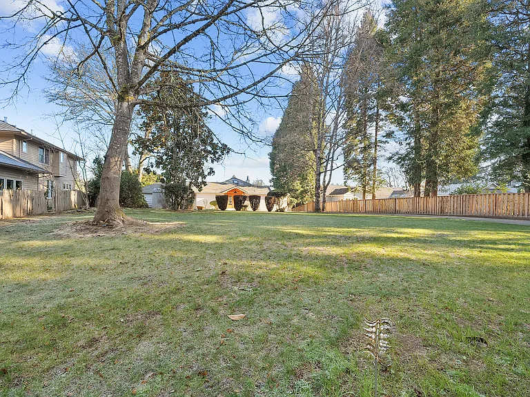 Glenmorrie Dr — Photo 57