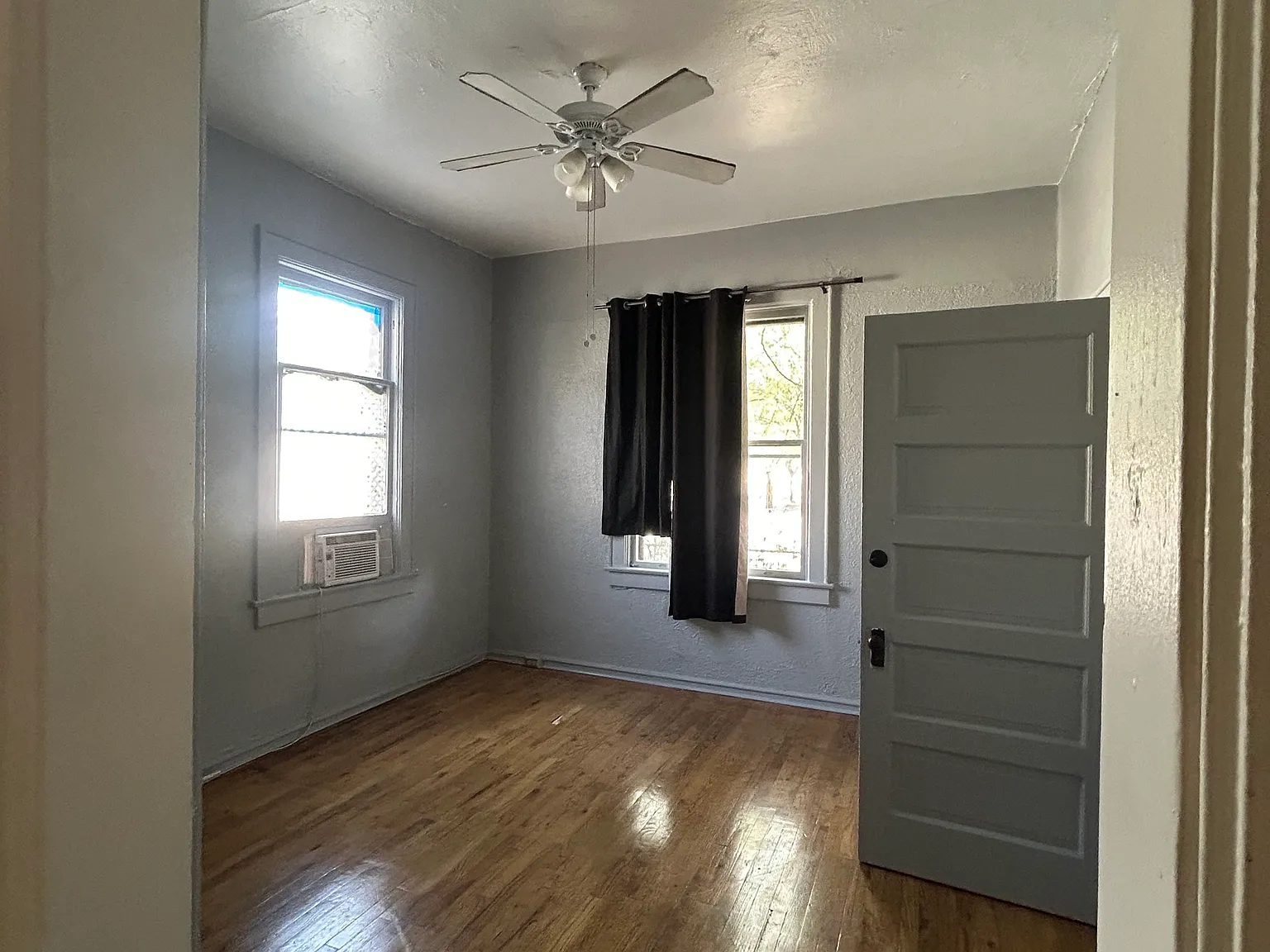404 S 5th Ave — Photo 2