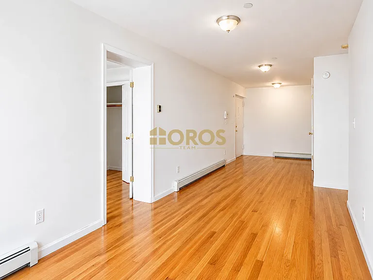 539 E 6th St #5B — Photo 2