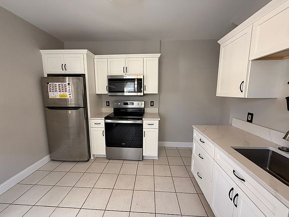 5th image of 2125 Highland St