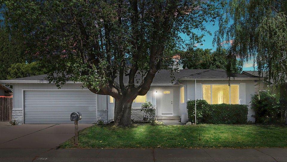 1st image of 3029 Beaufort Ave