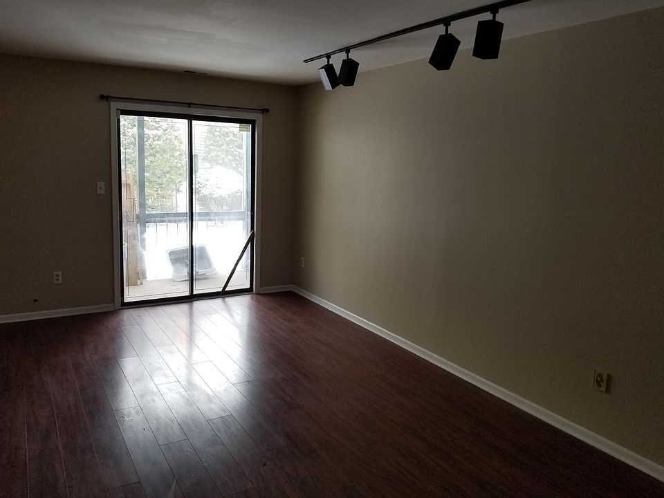 2nd image of 808 Woodbridge Commons Way #808