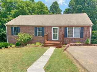 1017 Woodhaven Dr, Bedford, VA 24523