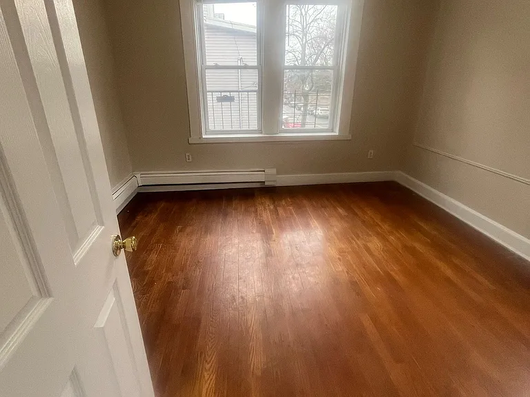393 13th Ave #5 — Photo 5