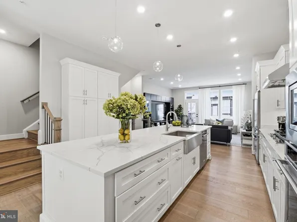 1874 Easterly Rd, Reston, VA 20190