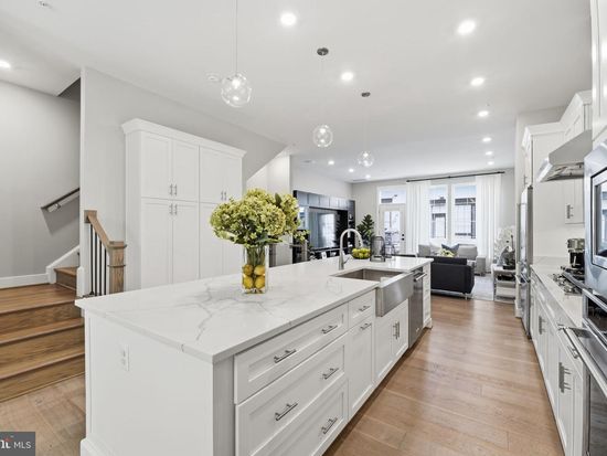 1874 Easterly Rd, Reston, VA 20190