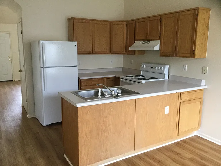 1022 Hacienda Ct — Photo 4