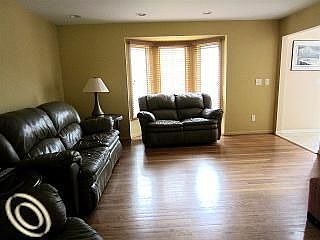 3rd image of 1359 Woodbridge Ln