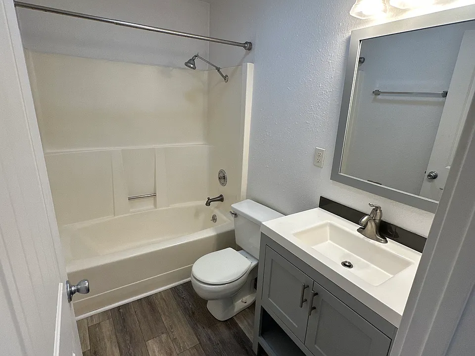 2858 W Maplewood Ave #12