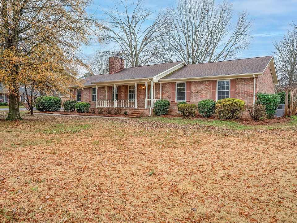 1st image of 2307 Ravenwood Dr