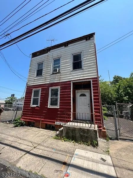 215 Spring St photo 1