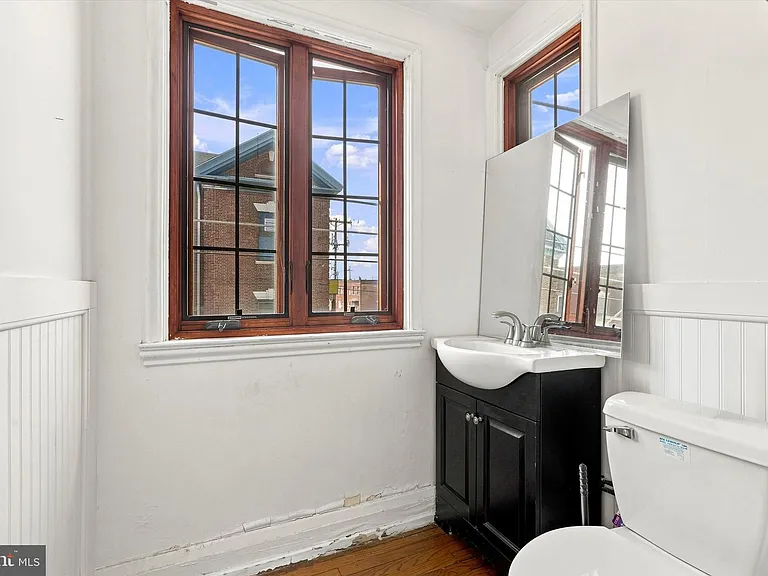 2526 E Clearfield St — Photo 5