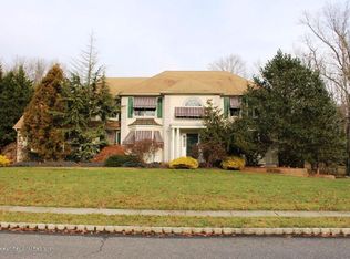 9 Madeline Ct, Farmingdale, NJ 07727