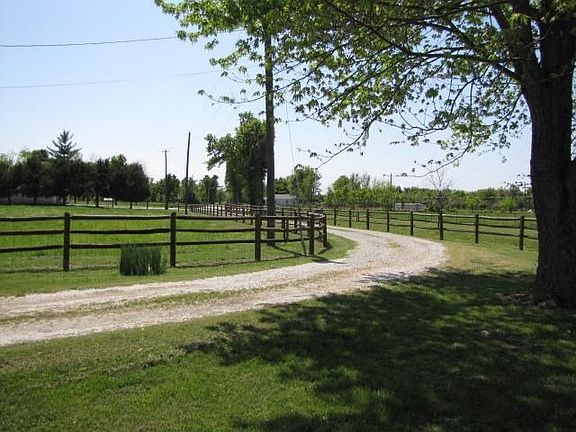 2nd image of 3291 W Farm Road 34