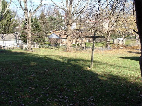 5th image of 118 Adkins Ave