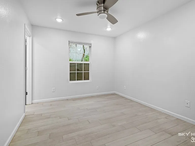 731 S Erika Ave — Photo 14