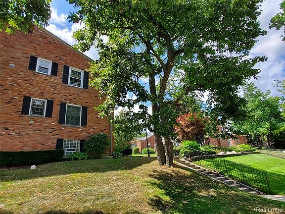 2nd image of 553 N Old Woodward Ave #535