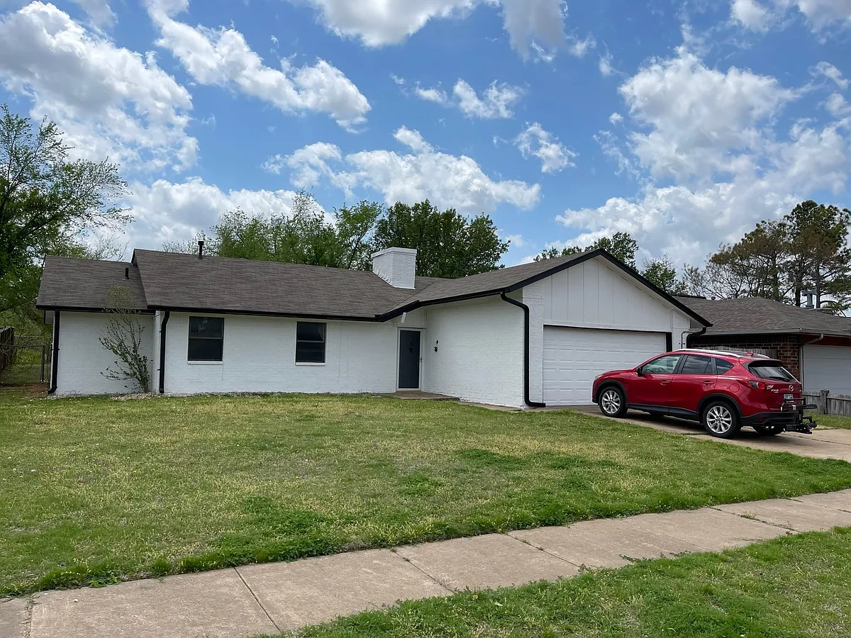 Building Photo - 1816 Oakcreek Dr