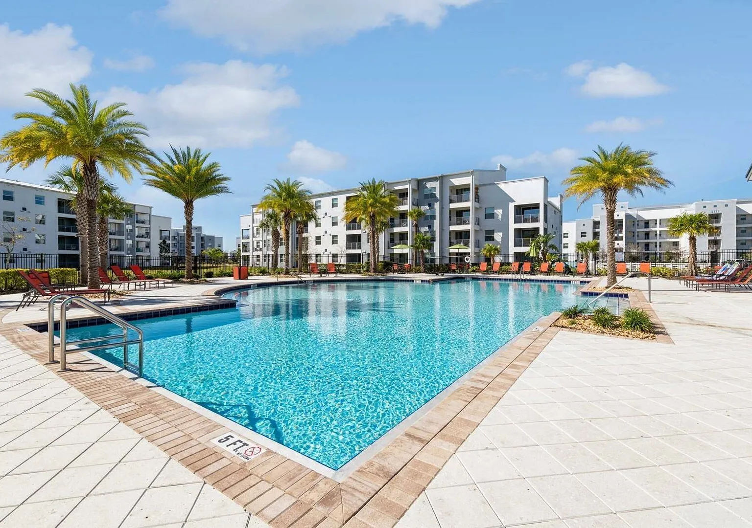 Gatsby Gorgeous Pool Home in Resort Community — Photo 4