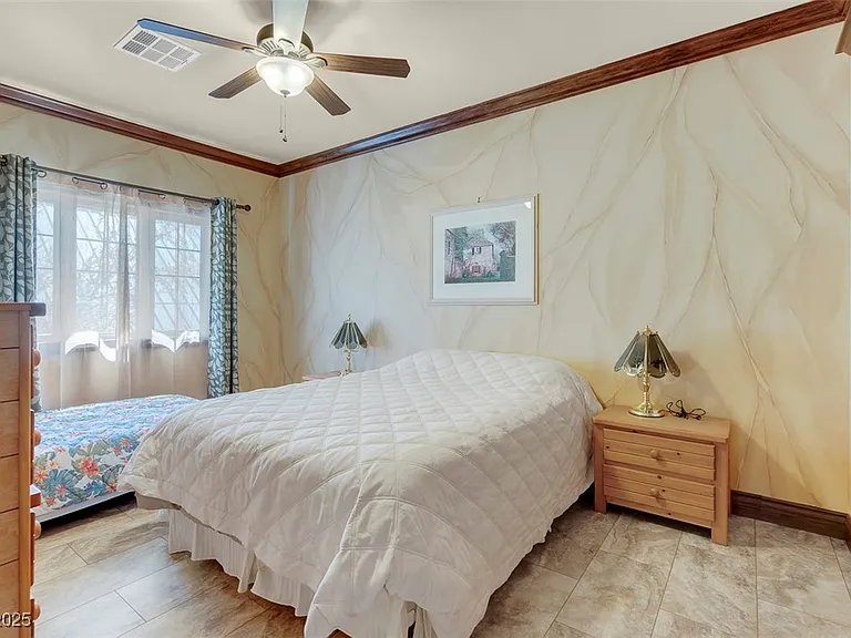 264 Crestview Dr — Photo 68