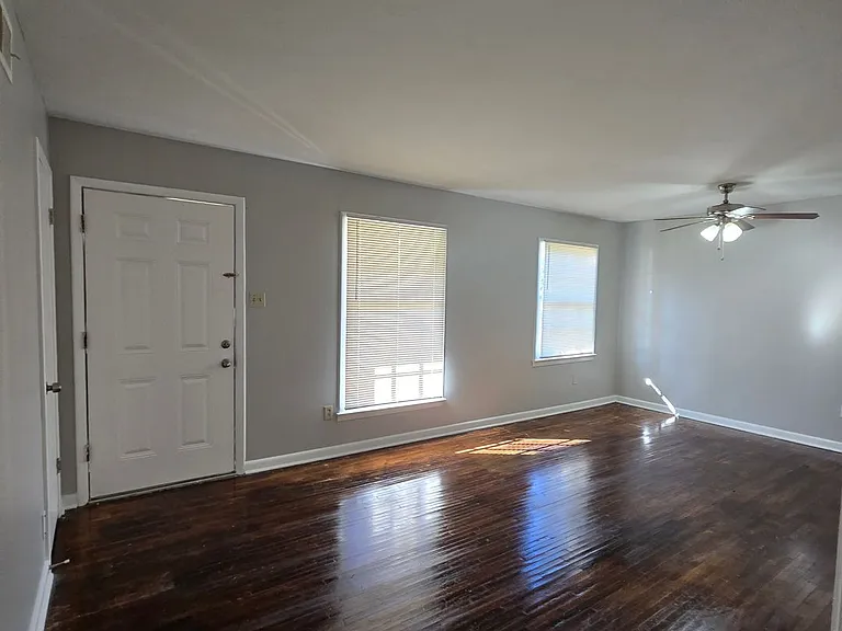 344 E Shelby Dr — Photo 2