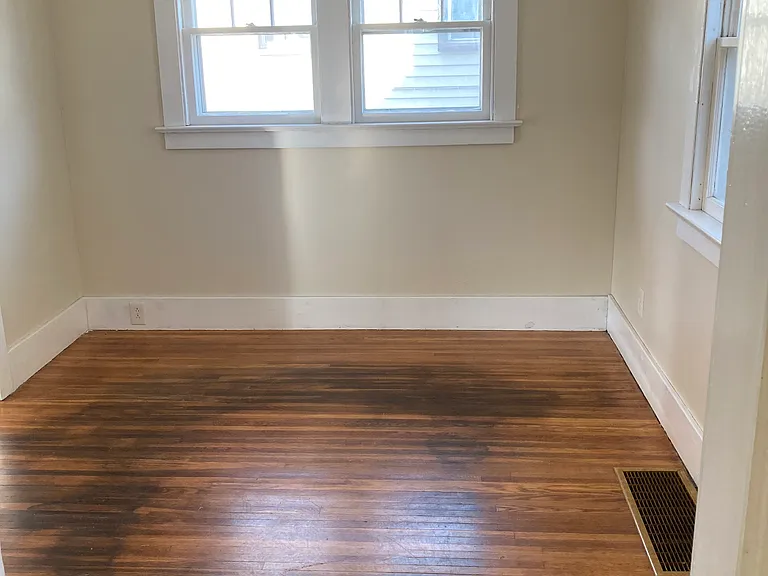 128 Bonesteel St — Photo 6