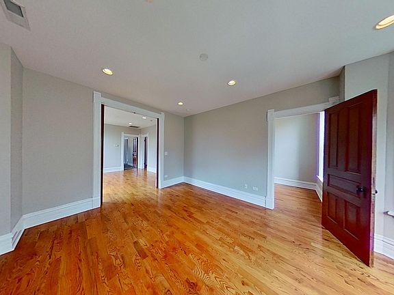 3rd image of 838 N Wolcott Ave #3F