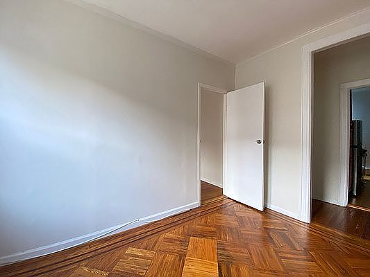4th image of 31-38 36th St #1B