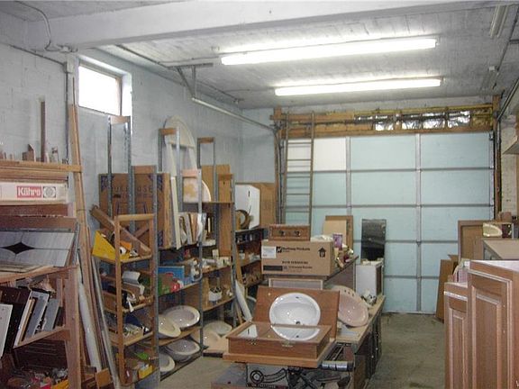 4th image of 2214 Niagara Ave