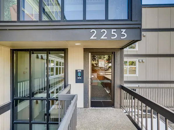 2253 Gilman Dr W APT 103, Seattle, WA 98119