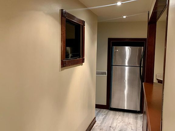 3rd image of 815 N 5th Ave