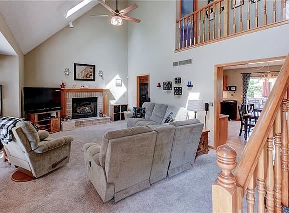 2nd image of 1100 NE Jamestown Ct