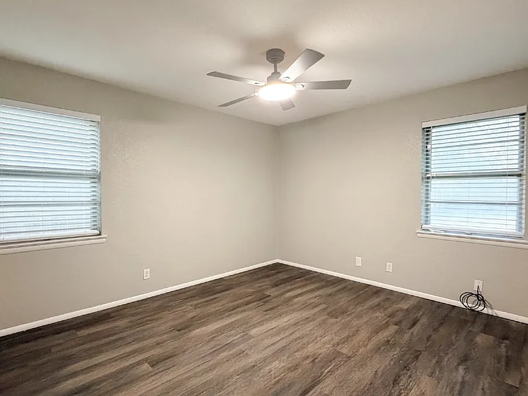 549 NW Hillery St — Photo 14