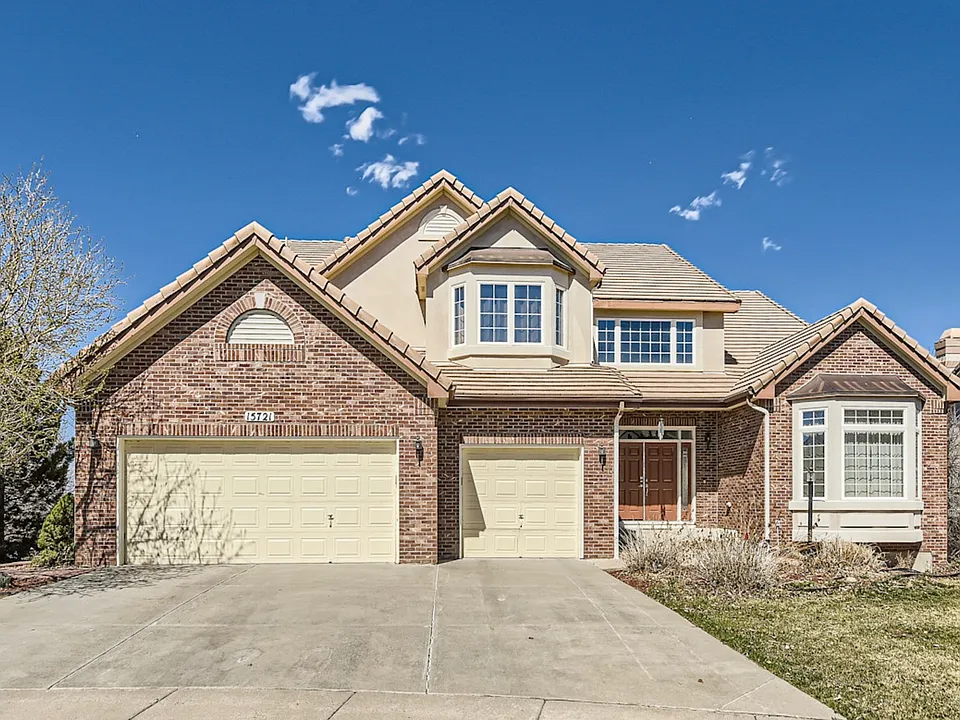 15721 E Lake Cir