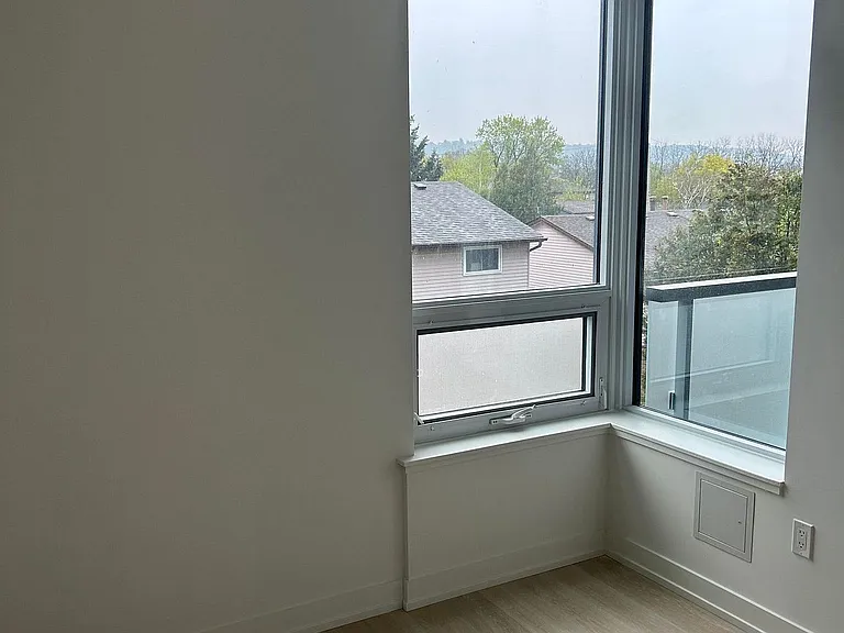 415 Main St W #304 — Photo 13
