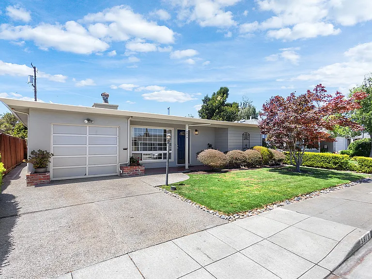 3818 Martin Dr — Photo 1