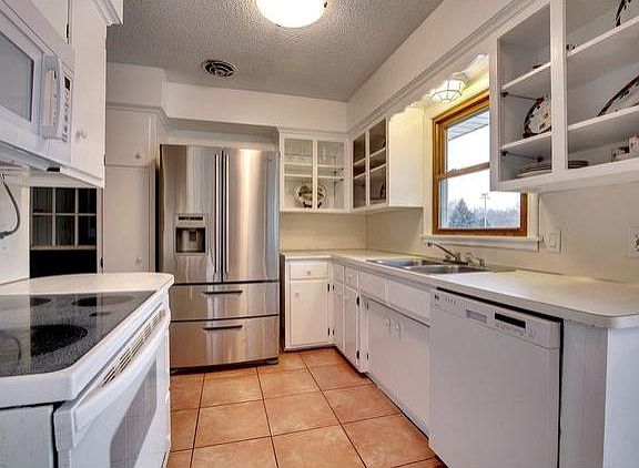 2nd image of 6210 Rainbow Dr NE