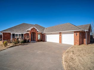 7121 Cherokee Ct, Warr Acres, OK 73132