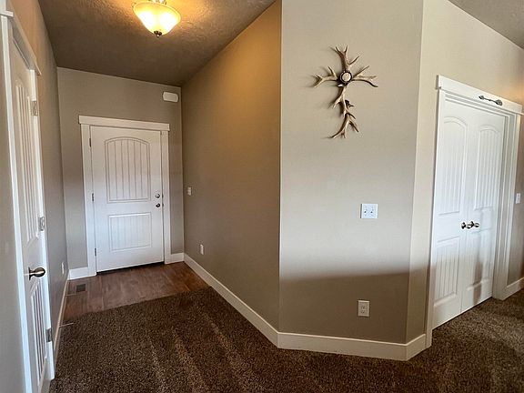 2nd image of 4017 Queen Anne Dr