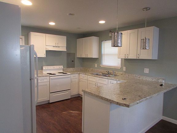 3rd image of 107 Farris St NE