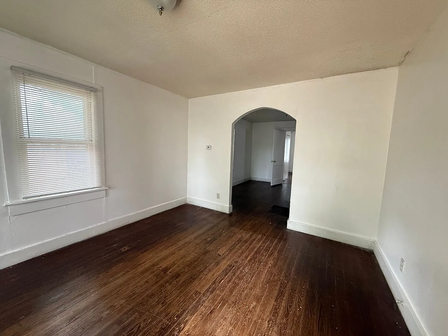 3 Bed 1 Bath House — Photo 2