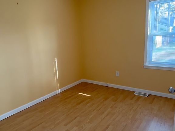 5th image of 914 Donald Ave