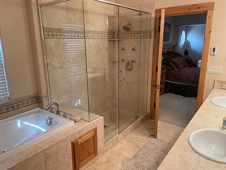 1904 Venice Dr — Photo 8