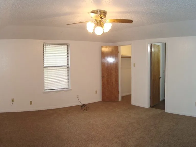 2311 Whitney Dr — Photo 7